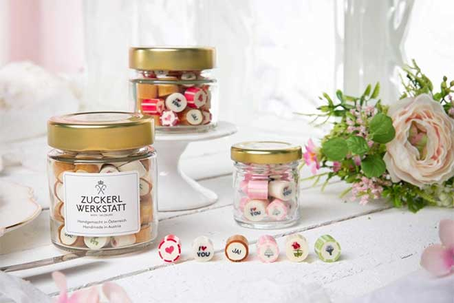 Tischdekoration für ein Hochzeitsfest mit süßen Überraschungen aus der Zuckerlwerkstatt